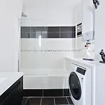 Le Marais 1 Bedroom Netflix
