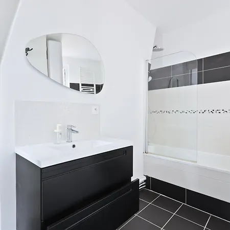 Le Marais 1 Bedroom Netflix *