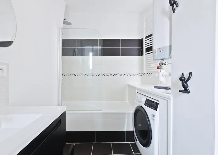 Le Marais 1 Bedroom Netflix